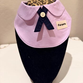 Cuello con moño morado